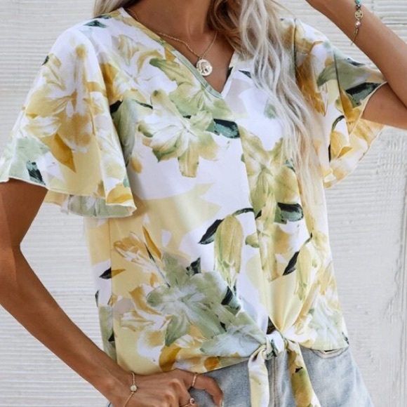 Tops - White/Light Green Floral Print Top in M